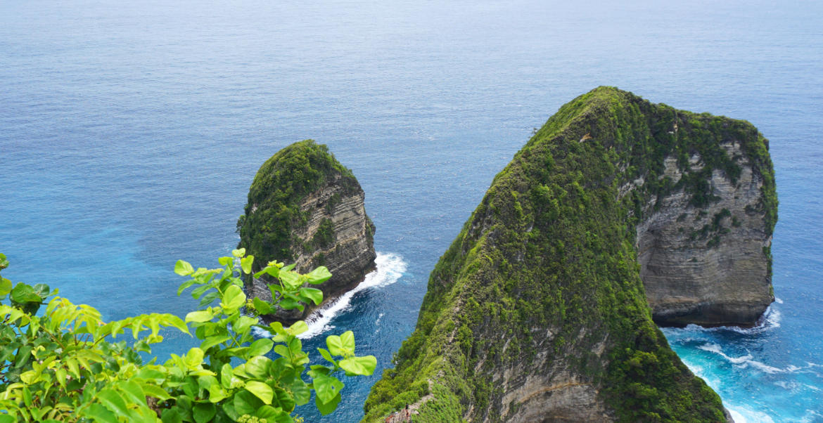小水珠它亮晶晶，千万颗它落草坪猜是指一个最佳准确生肖,优先谜语解释剖析